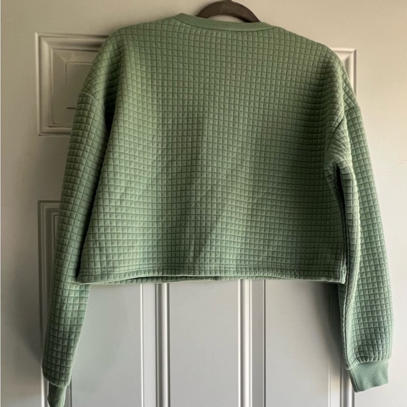 Cropped Long Sleeve Pullover - Picture 2 of 5